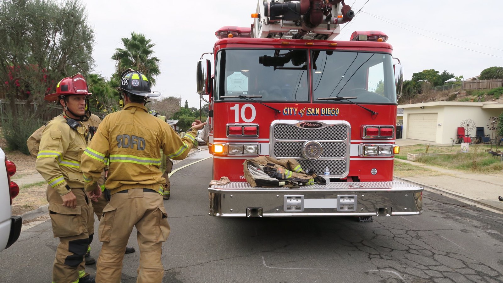San Diego firefighter burned, 5 residents injured in house fire